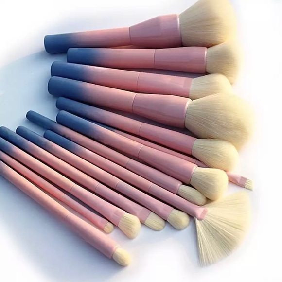 Makeup brushes
